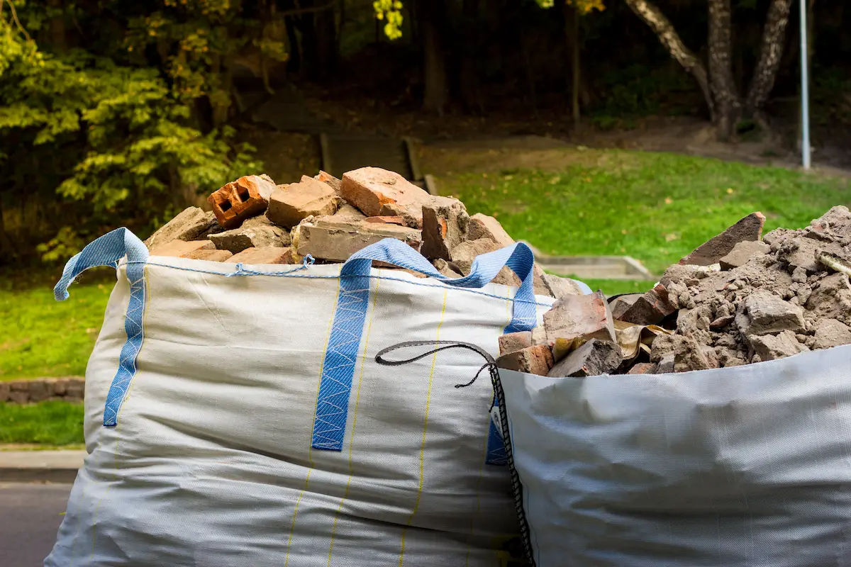 Read more about the article Remont bez stresu? Wywóz gruzu w Krakowie z big bagami to pestka!